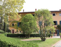 la villa vista dal giardino